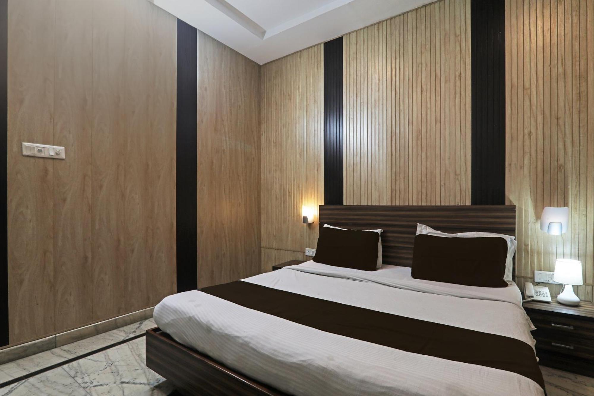 Hotel O Crown Lucknow
